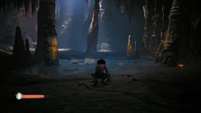 Gollum se esconde alrededor de su casa cueva en las montañas en El Señor de los Anillos: Gollum