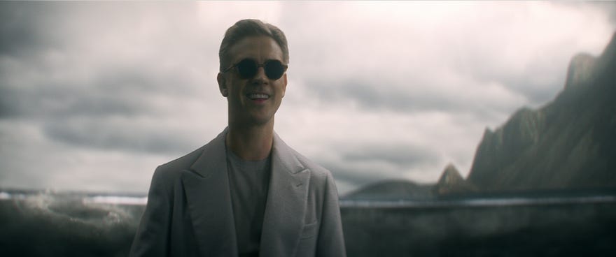 Boyd Holbrook as the Corinthian in Sandman, wearing a white blazer and sunglasses