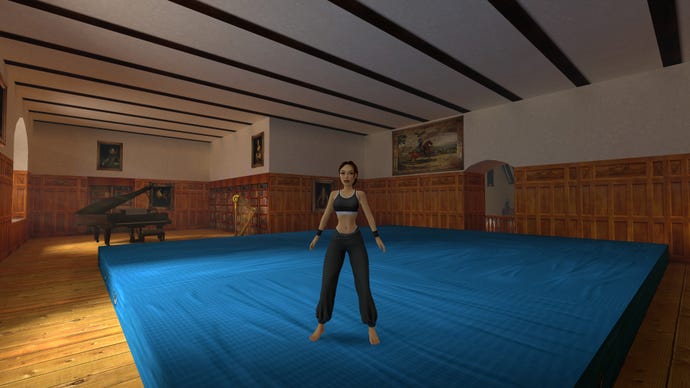 Lara se tient sur un tapis de protection géant dans sa salle de musique dans le Tomb Raider original.