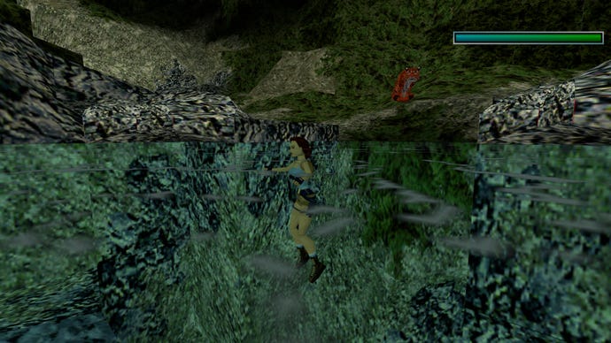 Lara nage dans un lac tandis qu'un tigre rôde dans le périmètre d'une forêt dans Tomb Raider 2