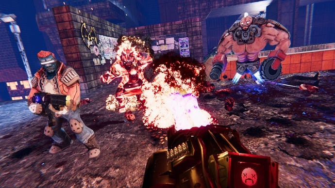 Il giocatore vomita fiamme da un lanciafiamme verso tre grugniti robusti in Turbo Overkill