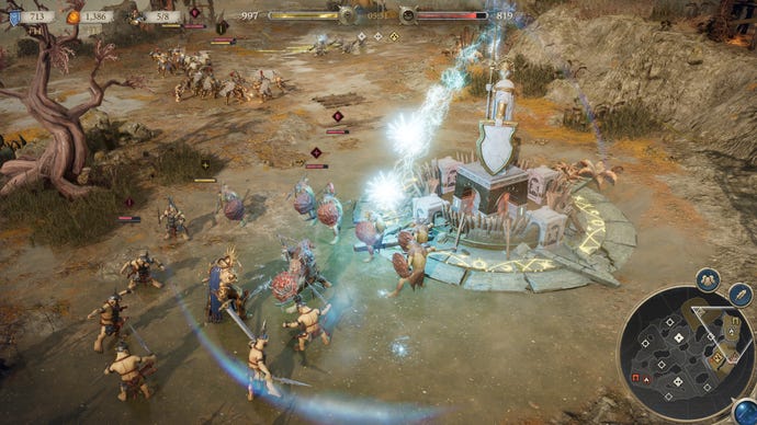 Stormcast Eternals combatte contro Orruk Kruleboyz vicino a un punto di bastione in una palude in Warhammer Age of Sigmar: Realms of Ruin