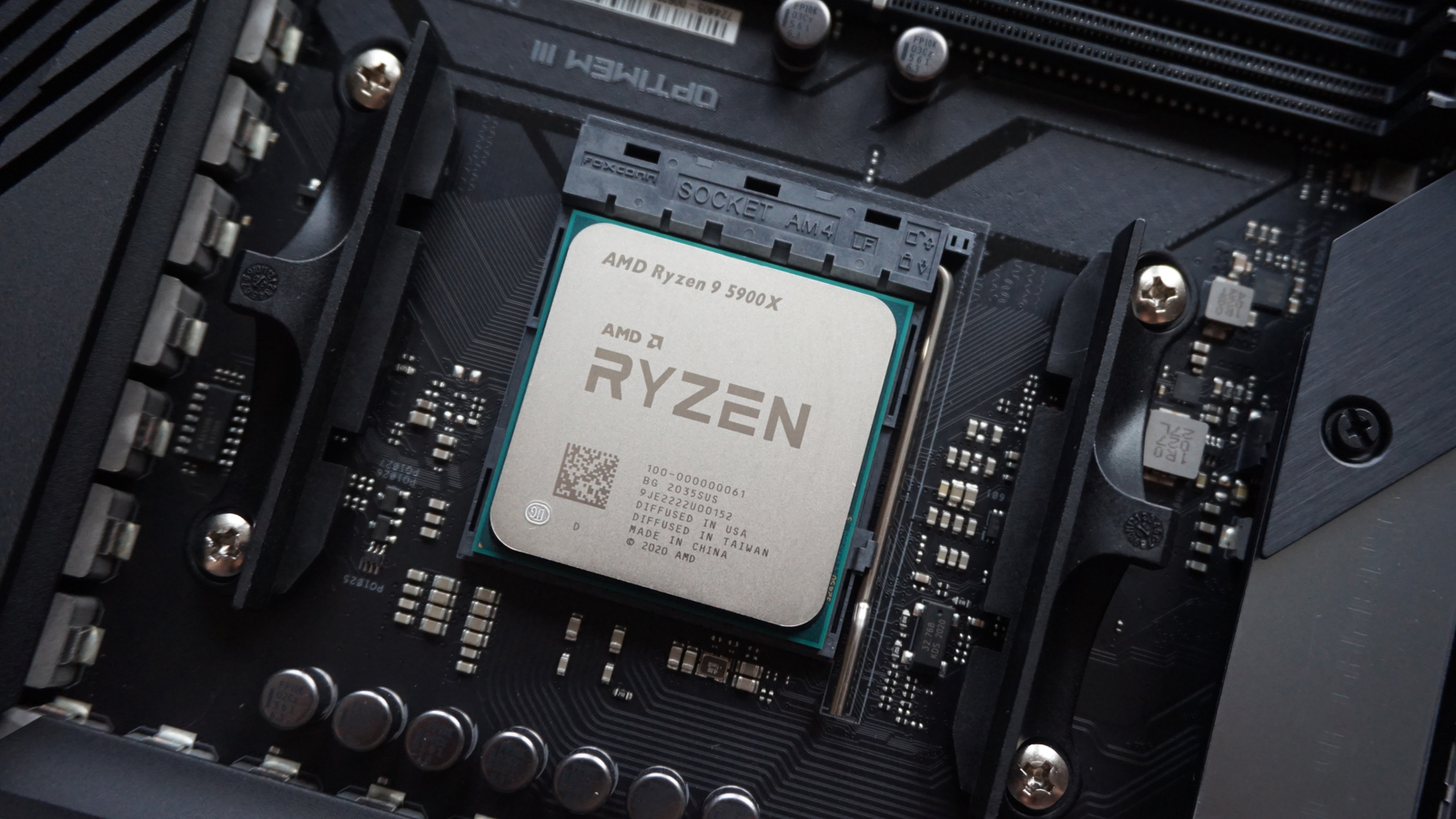 AMD Ryzen 9 5900X 3,7 GHz