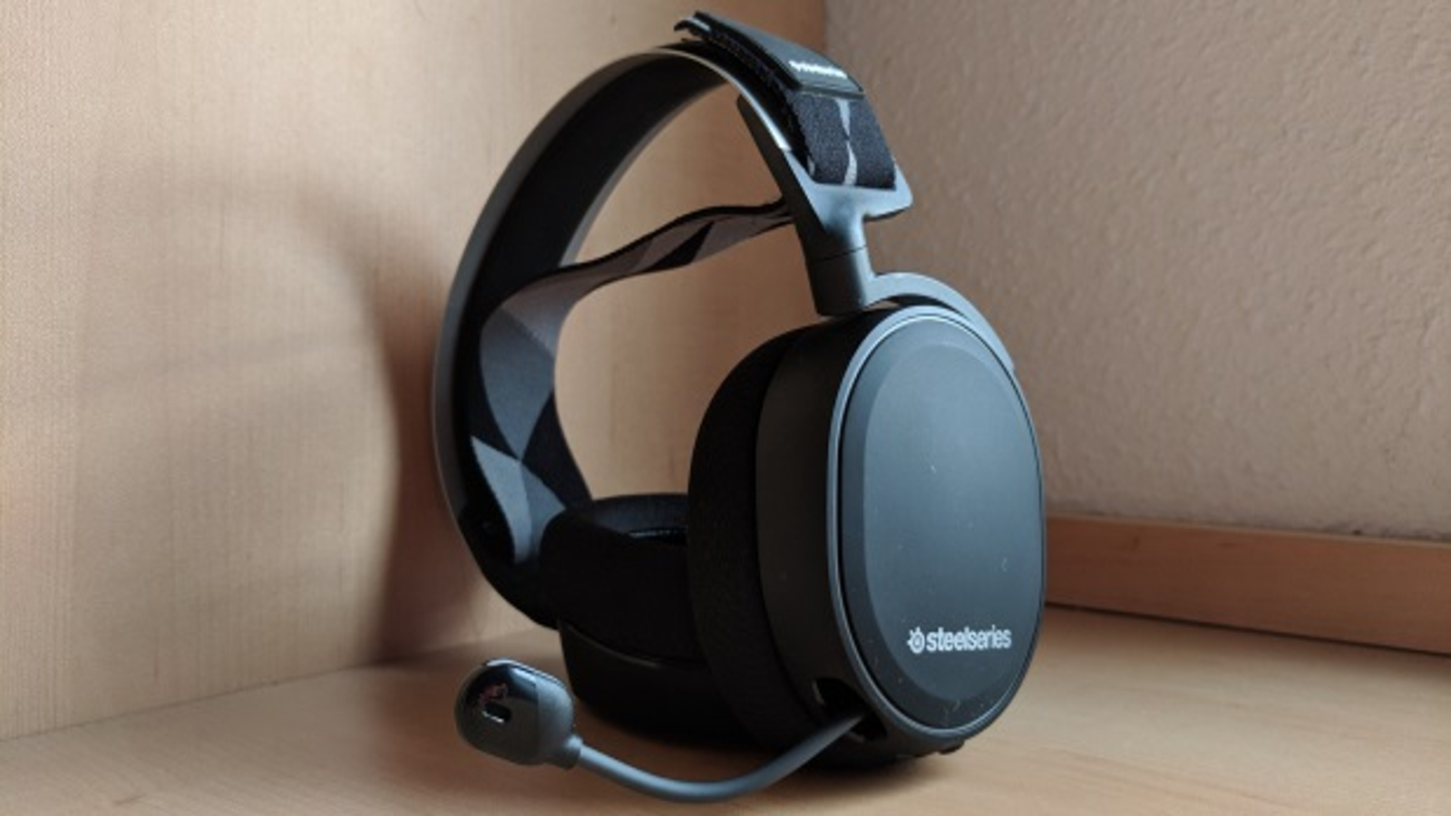 SteelSeries 7+ Review: Affordable and Highly Adaptable Sound