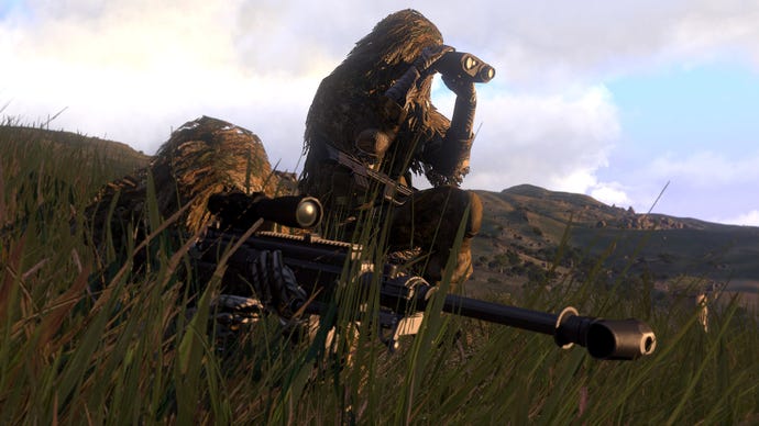 Ein Scharfschütze und Spotter in Ghillie -Anzügen in einem Screenshot von ARMA 3