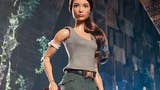 Barbie com boneca inspirada em Tomb Raider