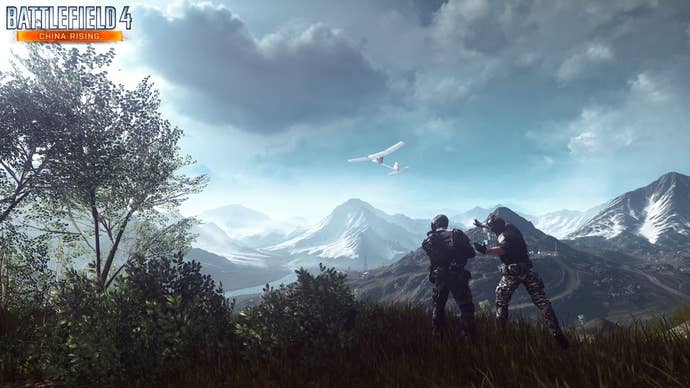 Deux soldats observent les montagnes de Chine dans le pack DLC China Rising de Battlefield 4.