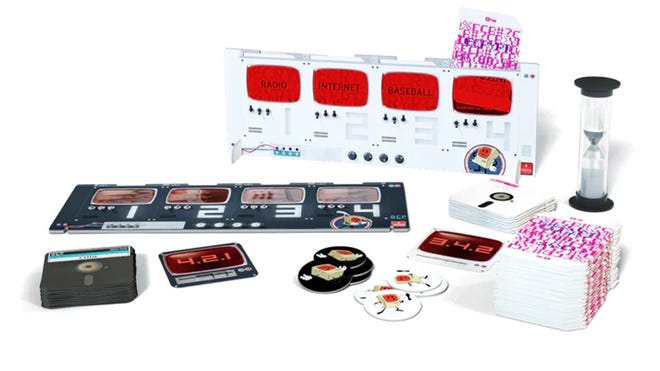 An image of the components of Decrypto: 5th Anniversary Edition.