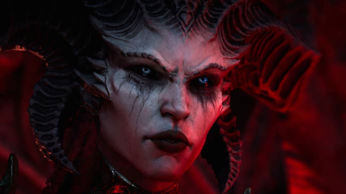 Bild zeigt den dämonischen Bösewicht von Diablo 4 Lilith, der bedrohlich aussieht.