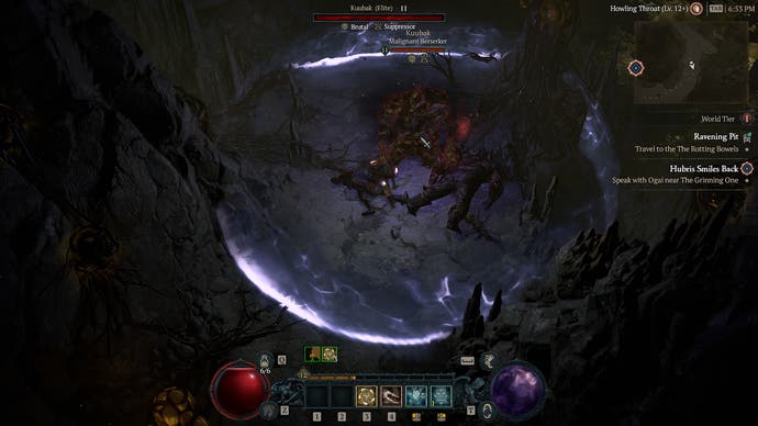 Diablo 4 Saison 1 Écran montrant un combat avec un ennemi d'élite appelé Kuubak dans une forêt violet foncé avec un bouclier dôme actif