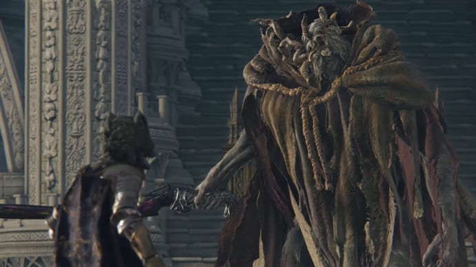 Elden Ring player stands before Morgott, the Omen King, near the Elden Throne