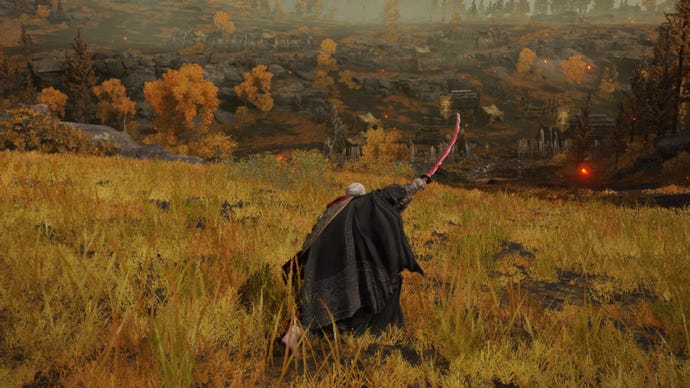 Pemain cincin elden mengayunkan sungai katana darah di atas bukit Erdtree