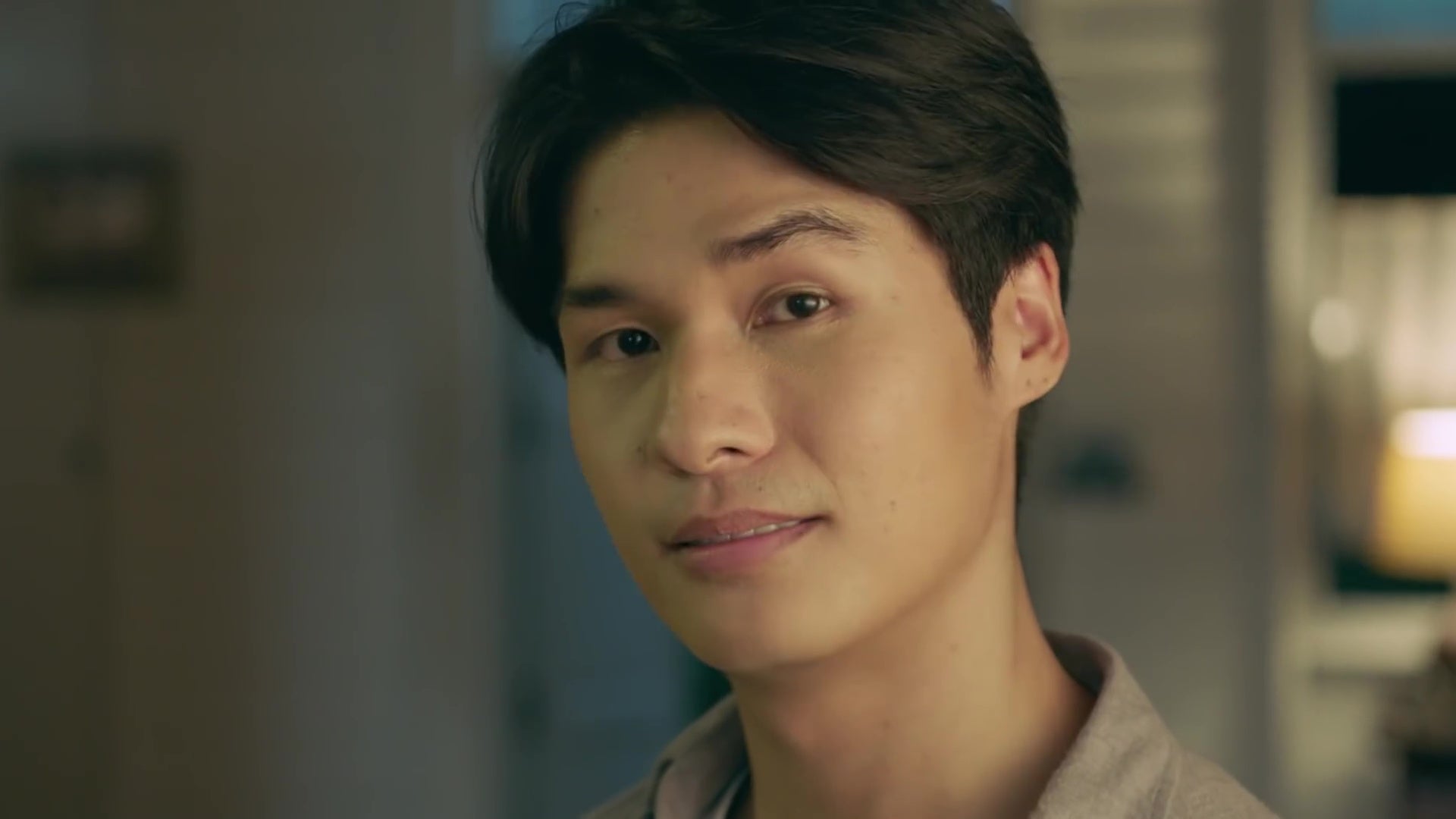 A man raises his eyebrow inquisitively in Thailand's Elden Ring advert.