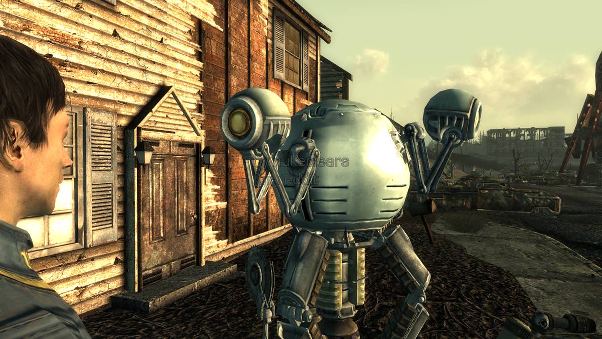 How do 'Fallout: New Vegas' and 'Fallout 4' compare to one another