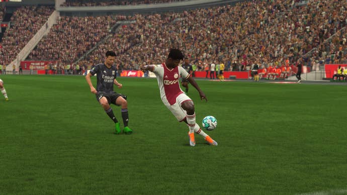 Mohammed Kudus thực hiện một phát bắn rabona trong FIFA 23