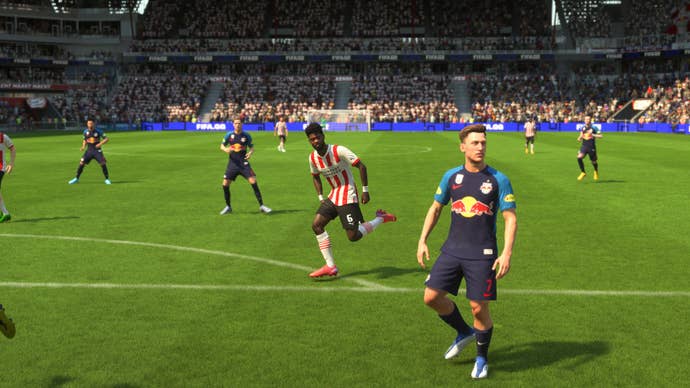 Ibrahim Sangare following in a shot from a teammate in FIFA 23