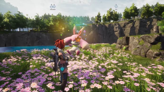 Рыжеволосый персонаж Palworld стоит рядом с милым, похожим на кролика существом Флопи.