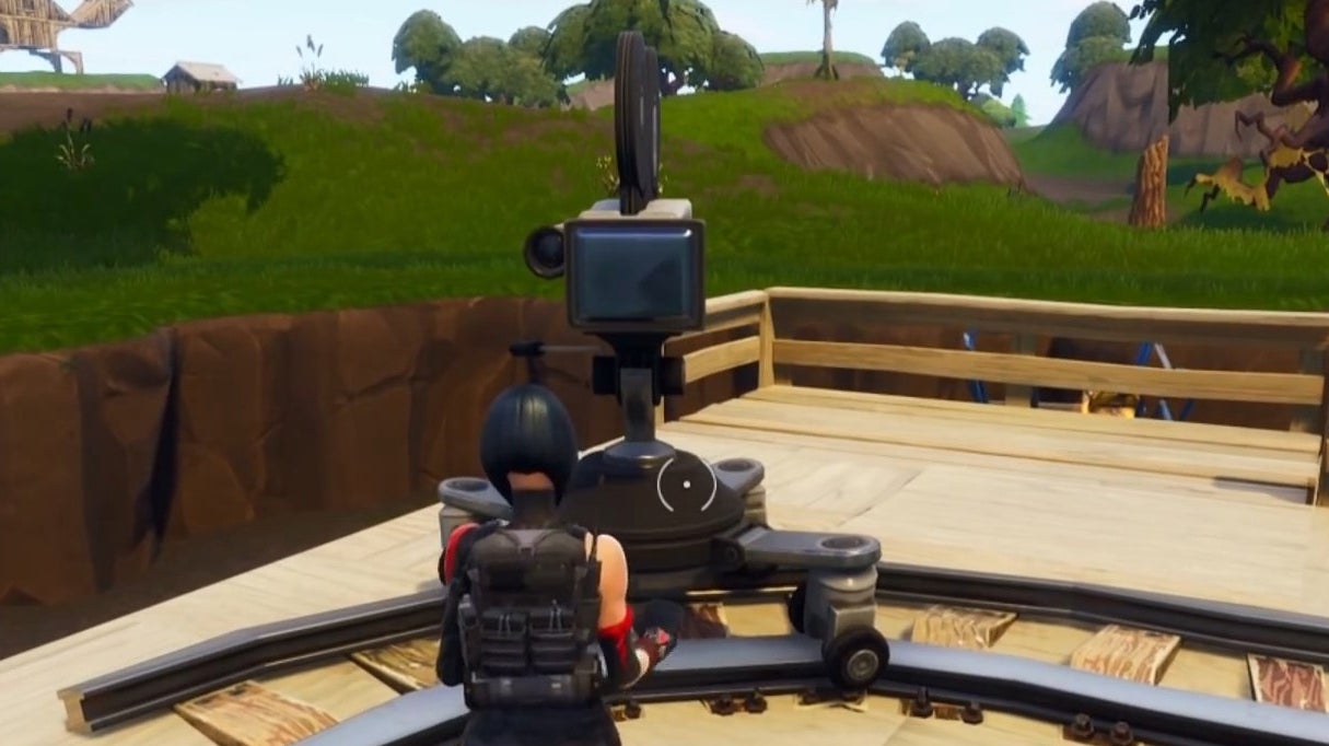 Fortnite Kapitel 1 Tanze vor verschiedenen Filmkameras | Eurogamer.de