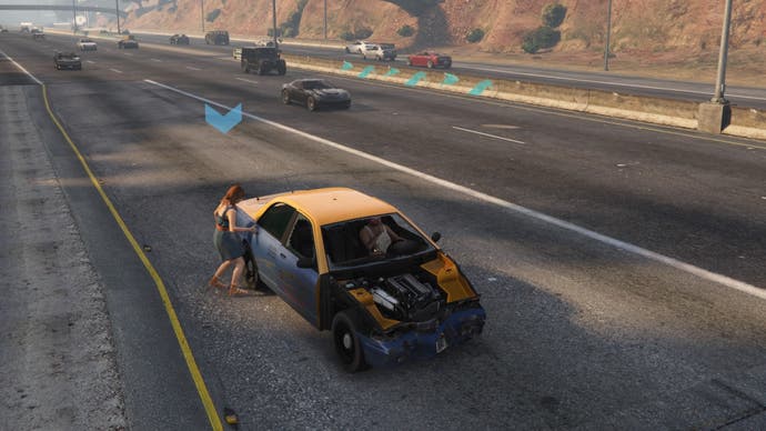 GTA Online, ein halb zerstörter Taxi sammelt einen Kunden