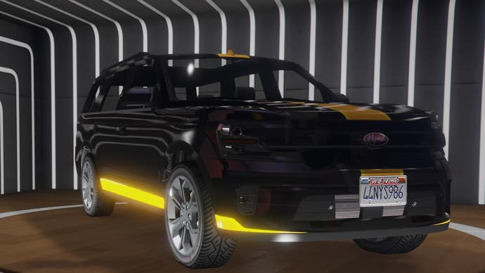 GTA Online черно-желтый салон роскошных автомобилей Vapid Aleutian