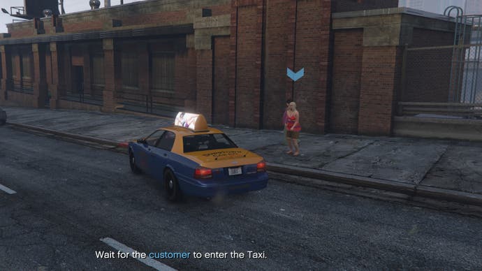 GTA Online, ein Taxi, sammelt einen Kunden