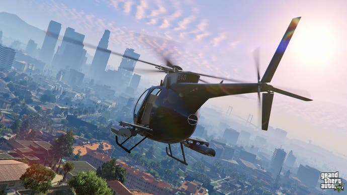 Hubschrauber, der über San Andreas fliegt