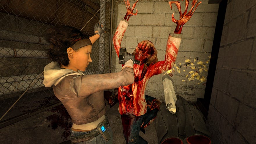Alyx Vance attacca uno zombi e un headcrab in Half-Life 2: Episodio One VR Mod
