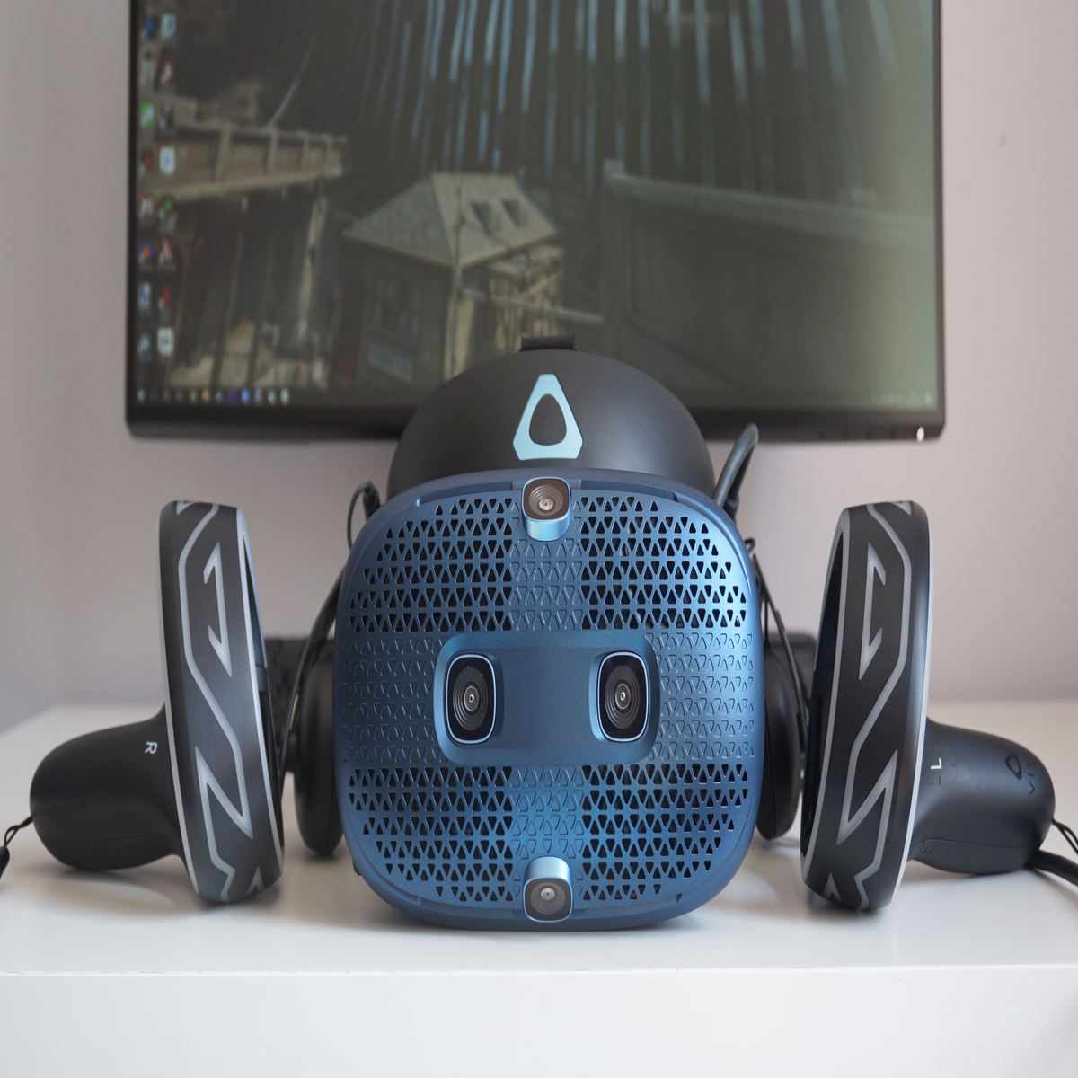 HTC Vive Cosmos Elite VR Headset With Hi-Res 3D spatial audio - TAB Retail