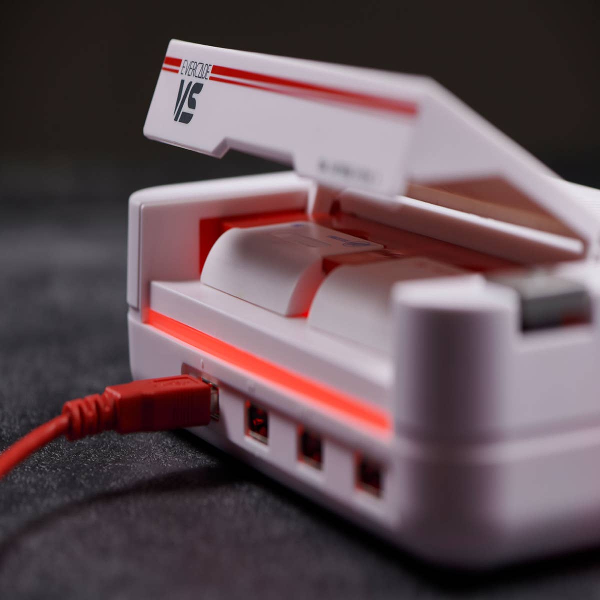 Evercade VS Recensione: Una retroconsole da salotto a cartucce come il NES