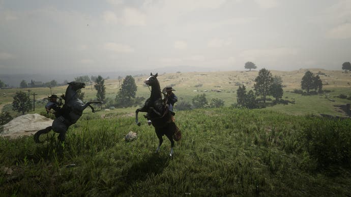 Red Dead Online - two cowboys on their horses which are both rearing in a field