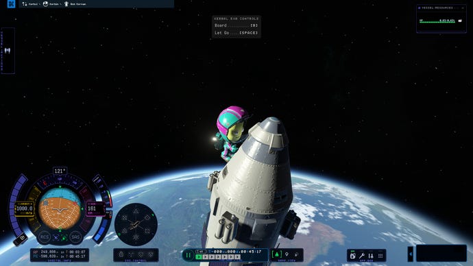 Un piloto de Kerbal con los colores de la Agencia RPSpace realiza una caminata EVA en un cohete en órbita alrededor de Kerbin.