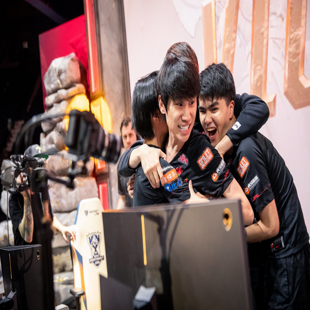 China's FPX wins 2019 League of Legends World Championship finals, The  Independent