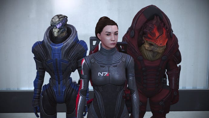 Comandante Shepard, Garrus y Wrex en un ascensor en Mass Effect