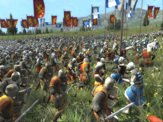 मध्ययुगीन सैनिक मध्ययुगीन II में एक मैदान में लड़ते हैं: कुल युद्ध