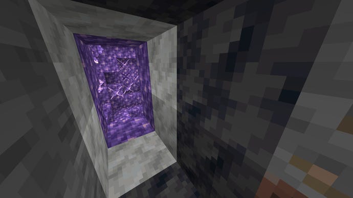 Ένα στιγμιότυπο οθόνης Minecraft ενός αμέθυστου Geode