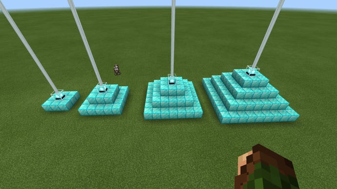 Chaque taille de pyramide avec des balises dans Minecraft Superflat
