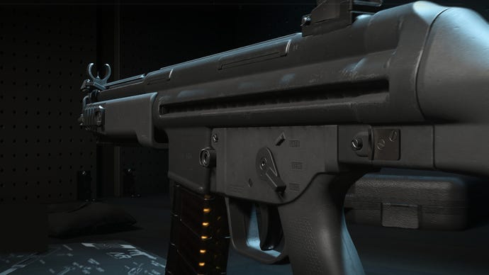 ภาพหน้าจอ Modern Warfare 2 แสดงปืนไรเฟิลจู่โจม Lachmann-556