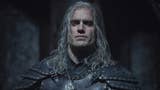 The Witcher ha un fantastico peluche di Geralt di Rivia che grugnisce e brontola con la voce di Henry Cavill