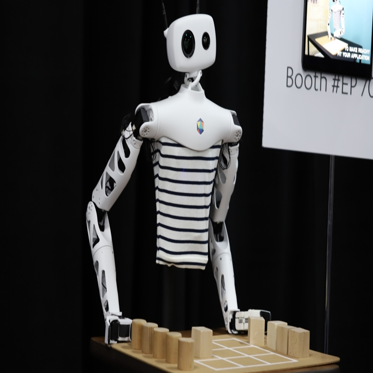 Reachy è il primo robot umanoide che può essere controllato con la realtà  virtuale