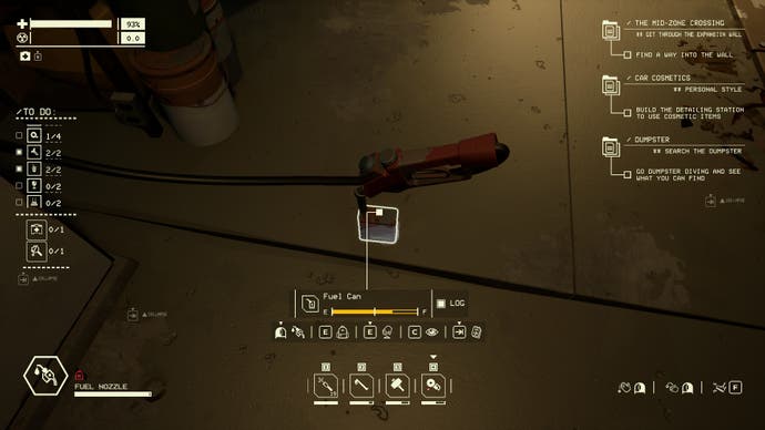اسکرین شات Pacific Drive که بازیکن را نشان می دهد که به صورت دستی قوطی سوخت یدکی را روی زمین از پمپ پر می کند