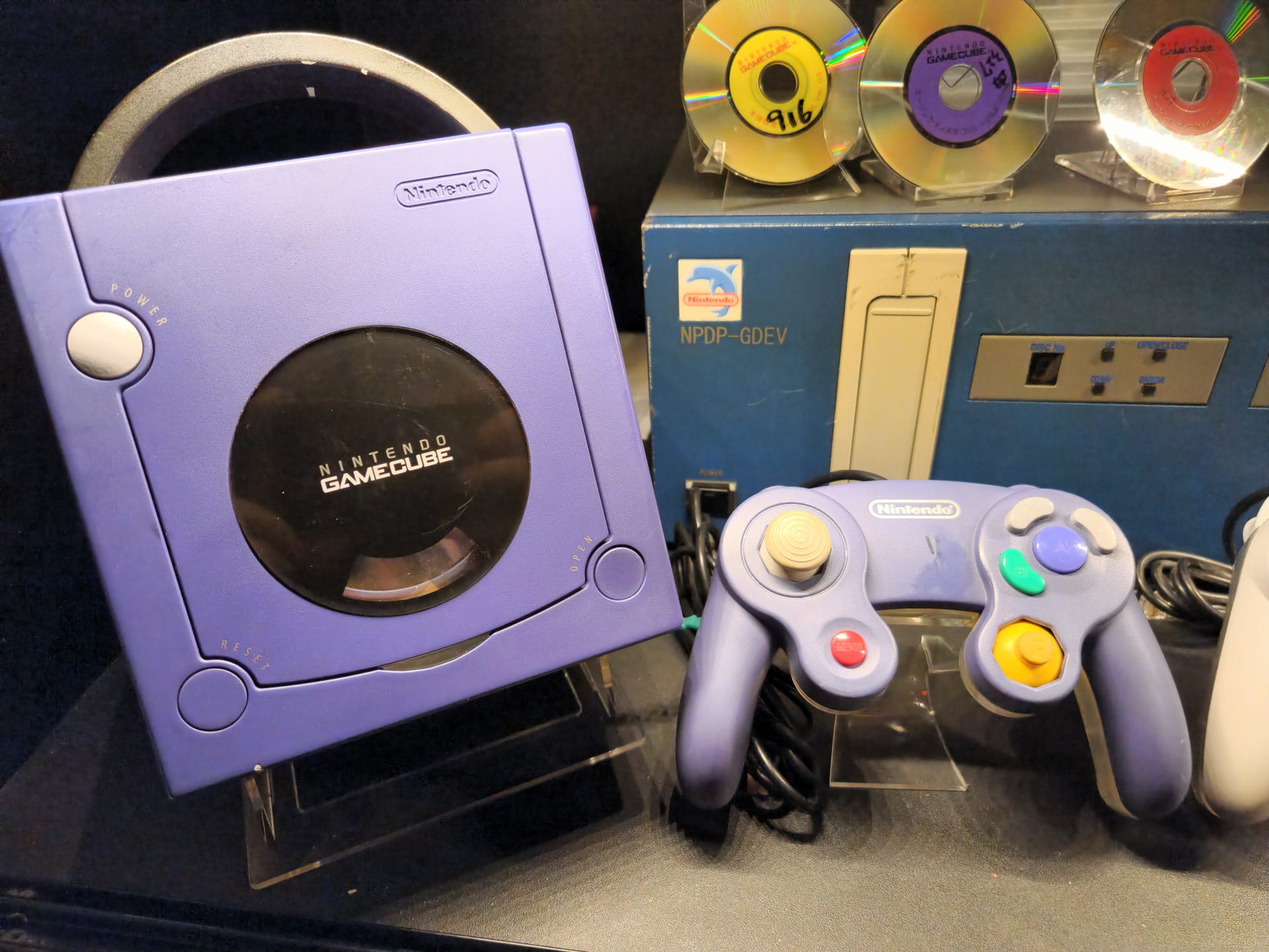 Prototype GameCube from infamous 2000 Nintendo Space World presentation ...