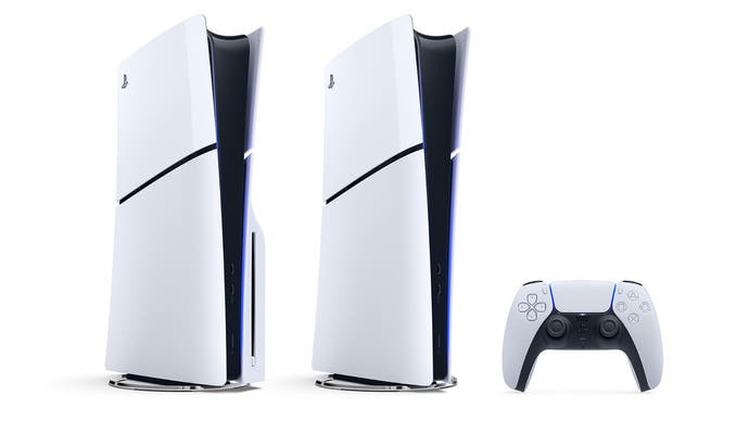 Une photo promotionnelle montrant l'édition numérique PlayStation 5 et PS5 New-look à côté d'un contrôleur PS5