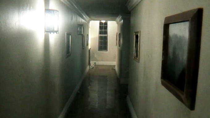 黑暗可怕的房子里黑暗可怕的走廊。它的看法