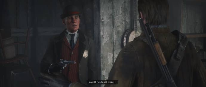 Агент Милтон направляет пистолет на персонажа в Red Dead Redemption 2.