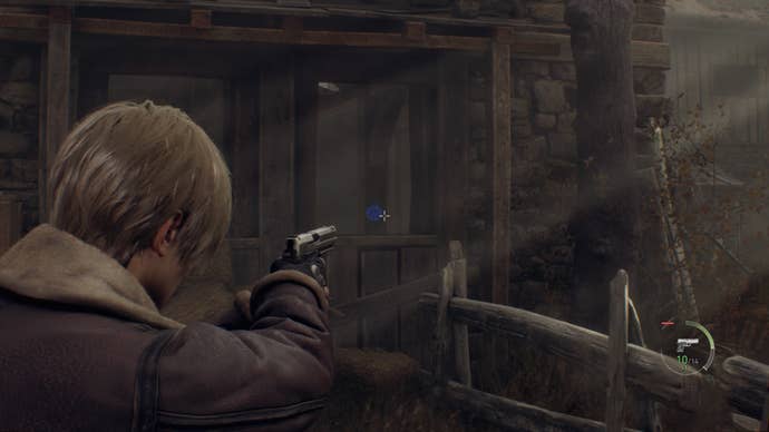 Một huy chương màu xanh bên trong một chuồng ngựa trong Resident Evil 4