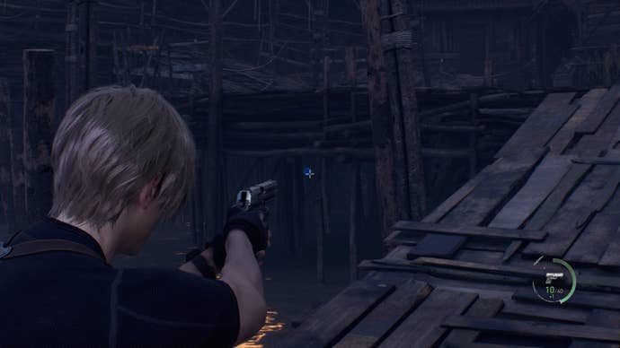 Một huy chương màu xanh dưới một bến tàu trong Resident Evil 4
