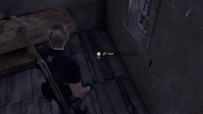 Leon Kennedy breaking a crate to reveal a viper in Resident Evil 4