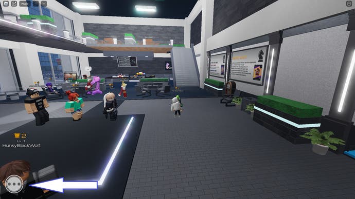 Снимок экрана из Rise Tower Defense в Roblox, показывающий кнопку доступа к меню.