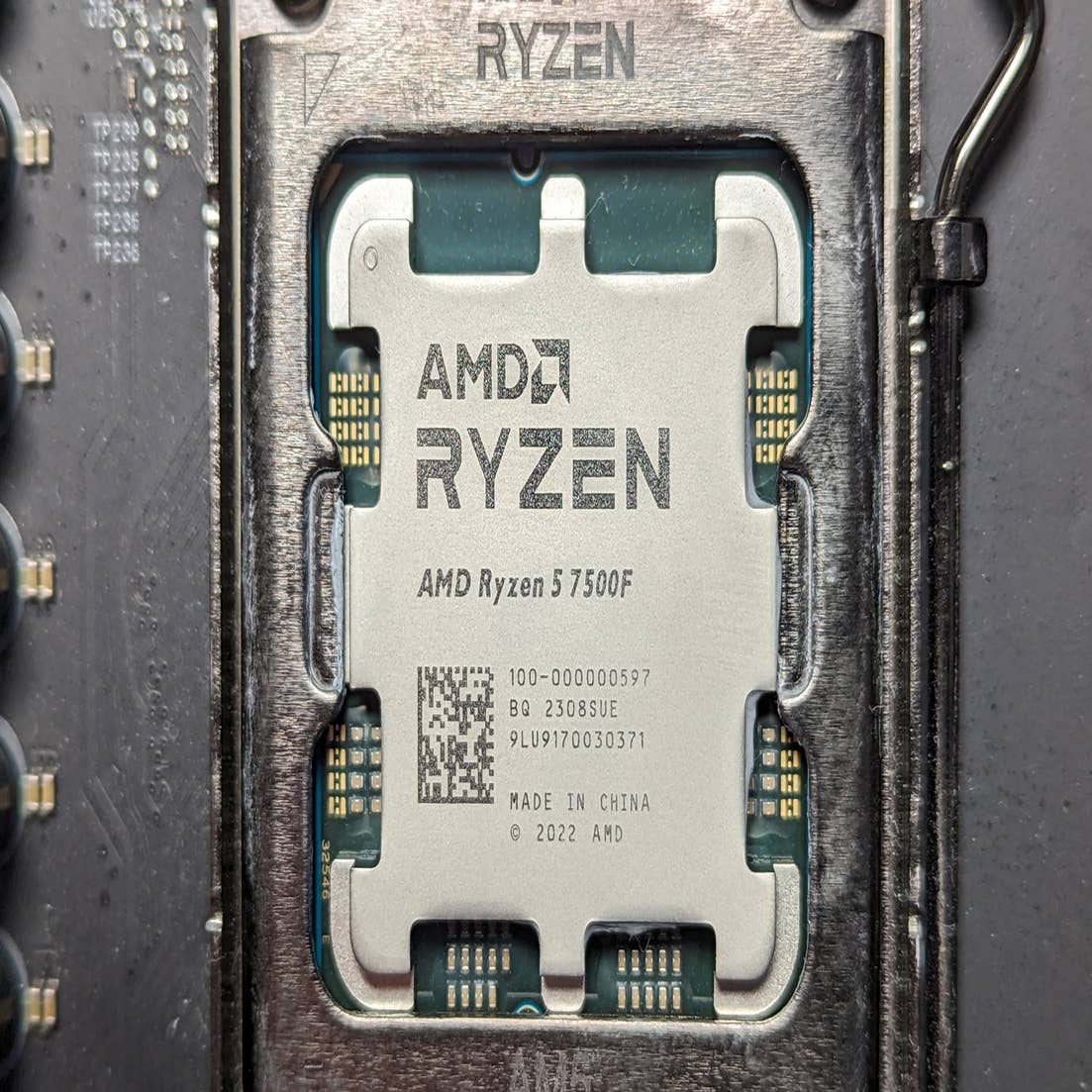 AMD Ryzen 9 7900 and Ryzen 5 7600 Review - Gaming and workstation