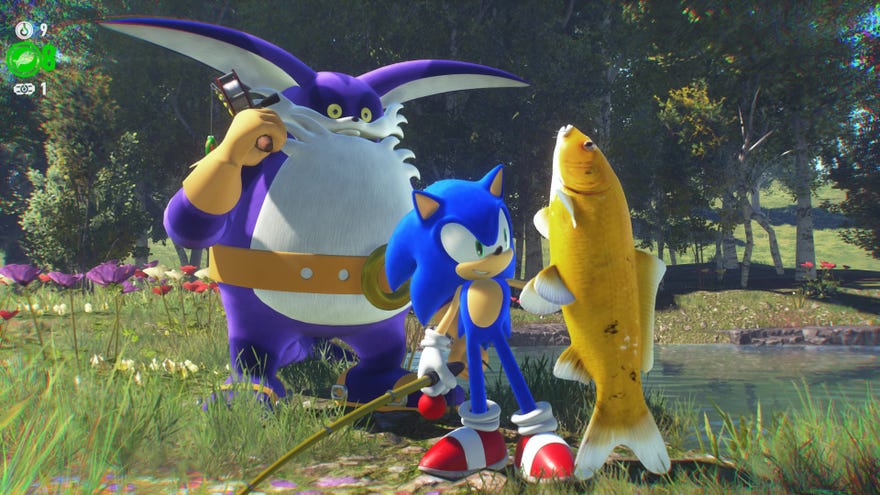Sonic z dumą podnosi żółty karp, który właśnie złapał, gdy kot stoi w tle na granicach Sonic